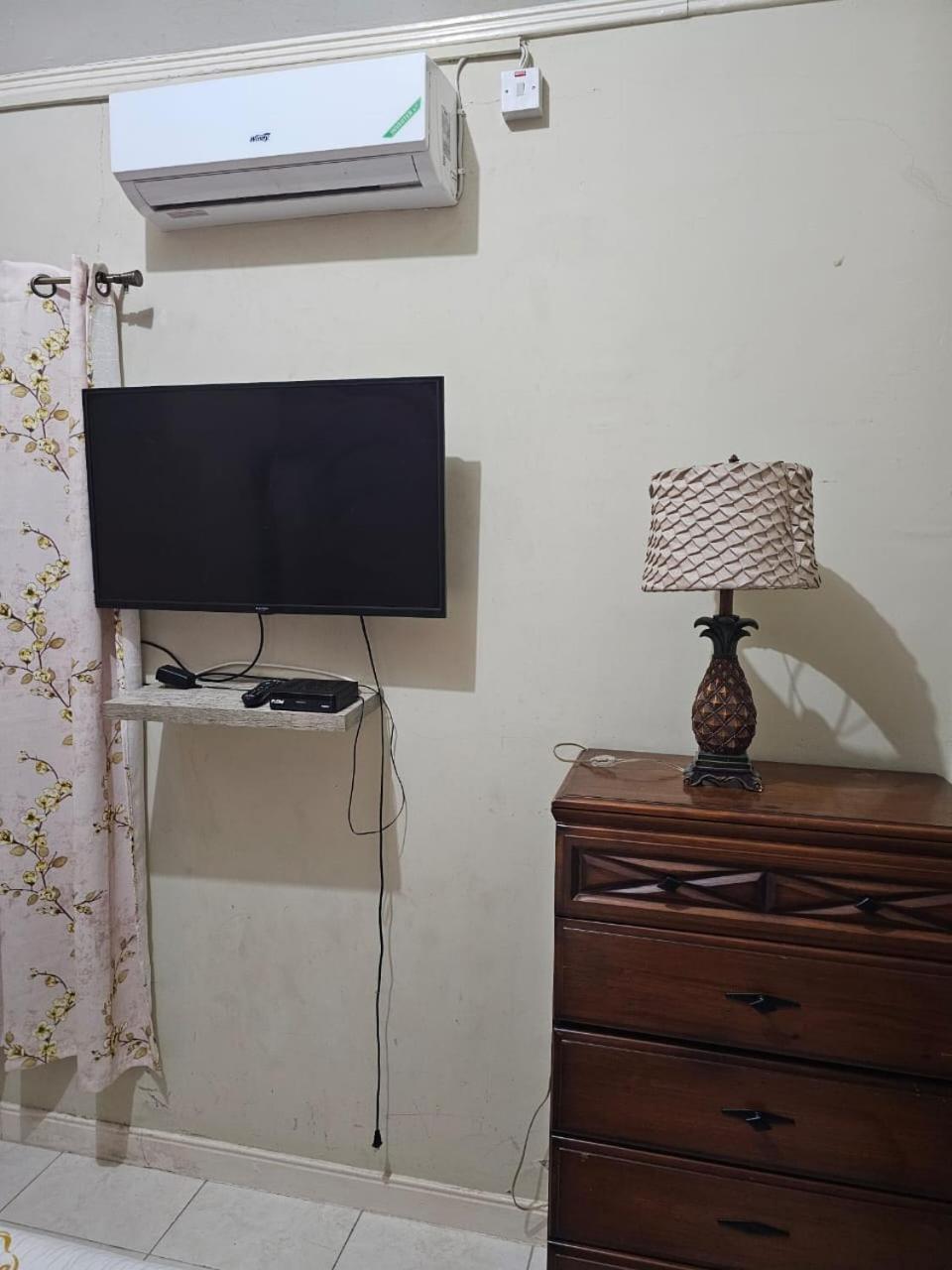 #1 Jacaranda Vacation Home Spanish Town Εξωτερικό φωτογραφία